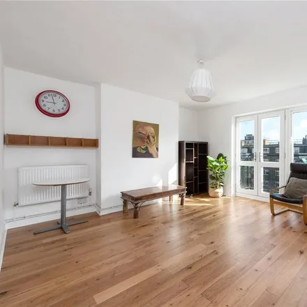 Rent this 3 bed apartment on Wenlock Court in New North Road, London