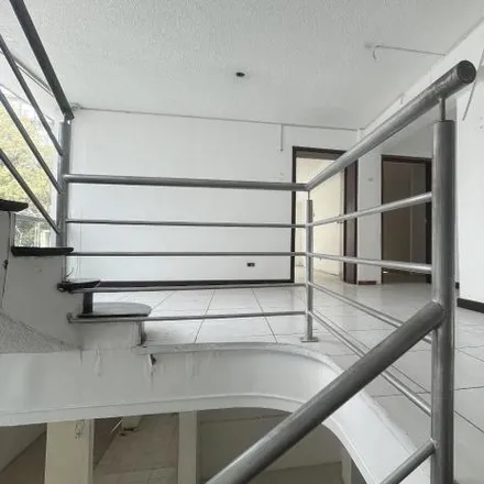 Buy this studio house on INSTITUTO TECNOLÓGICO SUPERIOR CENESTUR in Avenida 6 de Diciembre, 170504