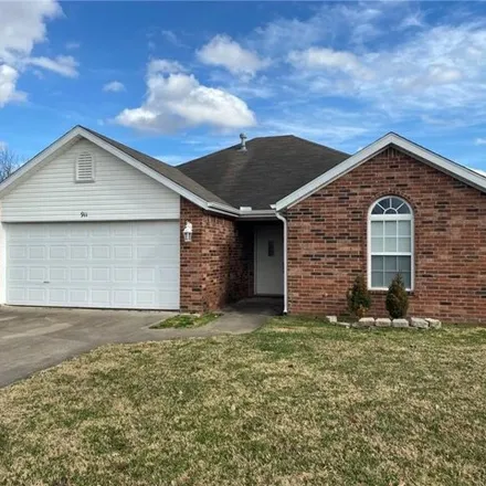 Rent this 3 bed house on 911 SW Cheyenne Dr in Bentonville, Arkansas