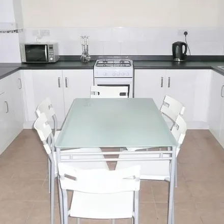 Rent this 6 bed townhouse on Gadd Street in Nottingham, NG7 4BJ
