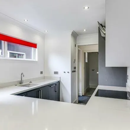 Image 7 - Succombs Place, Tandridge, CR6 9JQ, United Kingdom - Apartment for sale