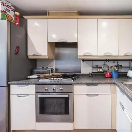Image 2 - Armstrong House, Southwold Road, Upper Clapton, London, E5 9PB, United Kingdom - Apartment for rent