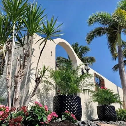 Buy this 2 bed condo on 1439 Curlew Avenue in Naples, FL 34102