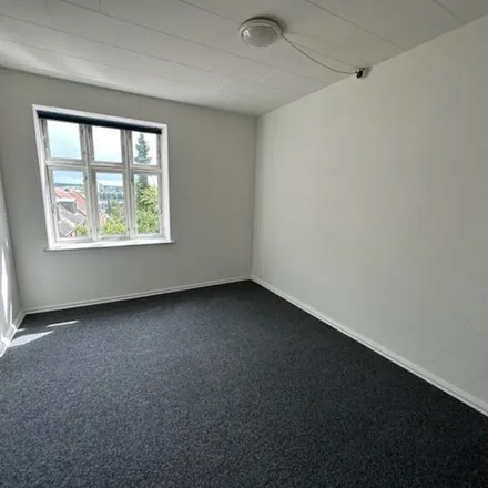 Rent this 5 bed apartment on Udbyhøjvej 44 in 8930 Randers NØ, Denmark