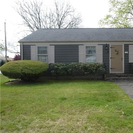 Rent this 3 bed house on 2 Edendale Drive in Saylesville, Lincoln
