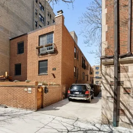 Buy this 3 bed condo on 542 West Arlington Place in Chicago, IL 60614