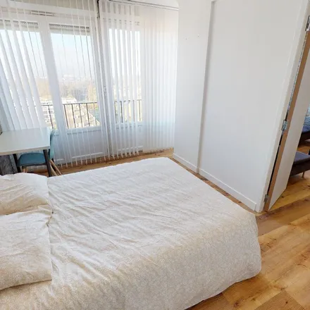 Rent this 4 bed apartment on 9 Rue Camille Pelletan in 33150 Cenon, France