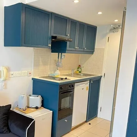 Image 3 - London, W11 1EP, United Kingdom - Apartment for rent