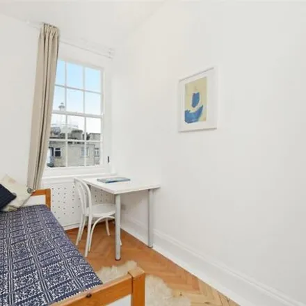 Image 5 - Queens Court, Queensway, London, W2 4SJ, United Kingdom - Apartment for rent