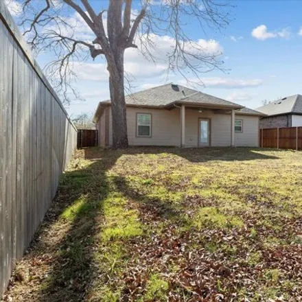 Image 5 - 117 W Morton St, Denison, Texas, 75021 - House for sale