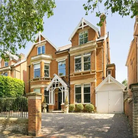 Rent this 5 bed house on 276 Kew Road in London, TW9 3EE
