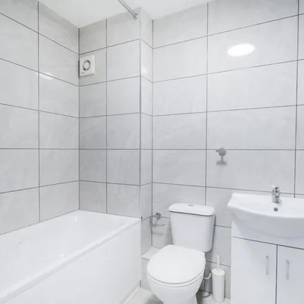 Image 2 - 47 Palmers Road, London, N11 1SN, United Kingdom - Apartment for rent