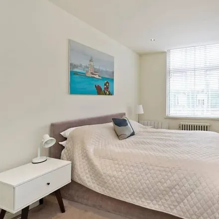 Rent this 1 bed apartment on London in W2 5HP, United Kingdom