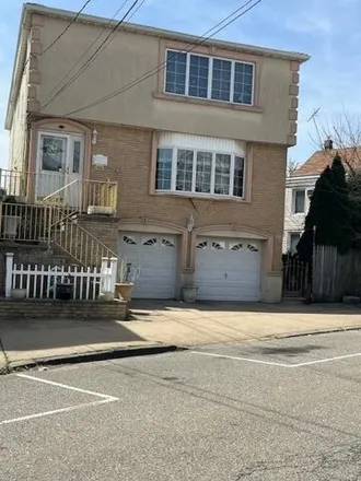 Rent this 1 bed house on 32 East 48th Street in Bayonne, NJ 07002