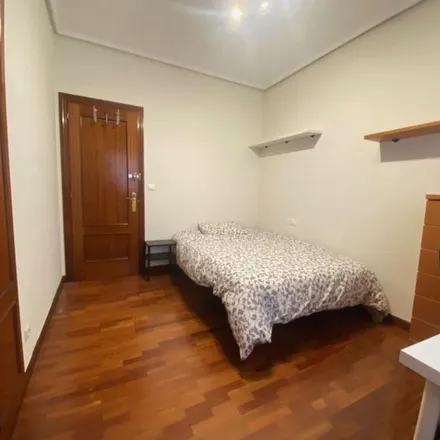 Rent this 4 bed apartment on Travesía de Tiboli / Tiboli zeharkalea in 25, 48007 Bilbao