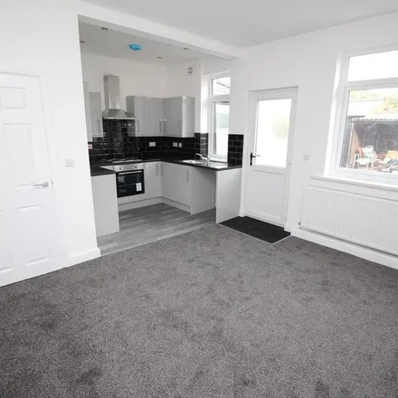 Rent this 3 bed duplex on Houghton Road in Thurnscoe, S63 0RU