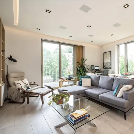 Rent this 2 bed apartment on Windsor House in 1 Tower Bridge Road, London