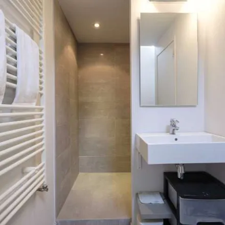 Rent this 1 bed apartment on Rue des Poissonniers - Visverkopersstraat 17 in 1000 Brussels, Belgium