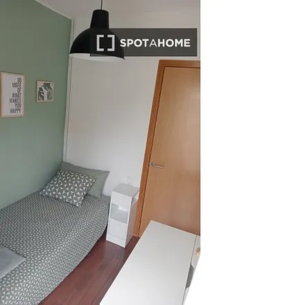 Rent this 3 bed room on Sant Oleguer in Carrer de Roubaix, 08203 Sabadell