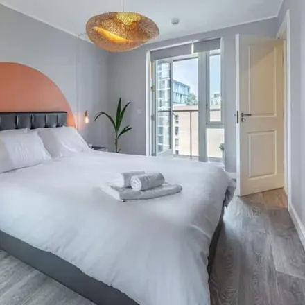 Rent this 3 bed apartment on London in E14 6GJ, United Kingdom