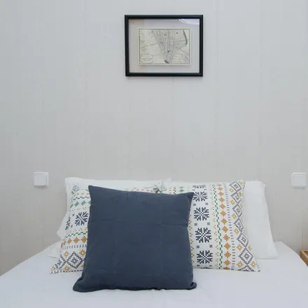 Rent this 6 bed room on Madrid in Calle Maudes, 48