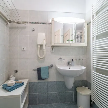 Image 2 - U Tří zlatých zvonků, Mostecká, 118 01 Prague, Czechia - Apartment for rent