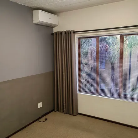 Image 5 - Wimpy, Douglas Drive, Douglasdale, Randburg, 2155, South Africa - Apartment for rent