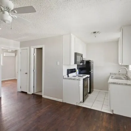 Image 5 - 3910 Polly St Apt 104, Dallas, Texas, 75210 - Apartment for rent