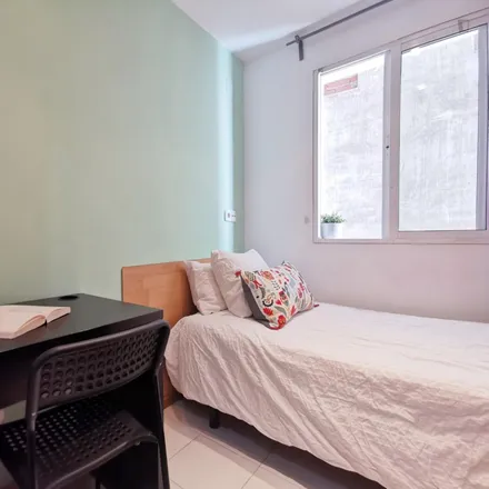 Rent this 9 bed room on Hostal Díaz in Calle de Atocha, 51