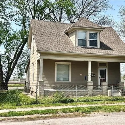 Buy this 2 bed house on 2374 South 9th Street in Saint Joseph, MO 64503