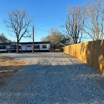 Buy this studio apartment on 516 Peel Road in Parker County, TX 76082