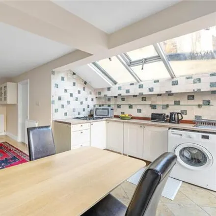 Image 5 - 68 Rylston Road, London, SW6 7HQ, United Kingdom - Apartment for sale