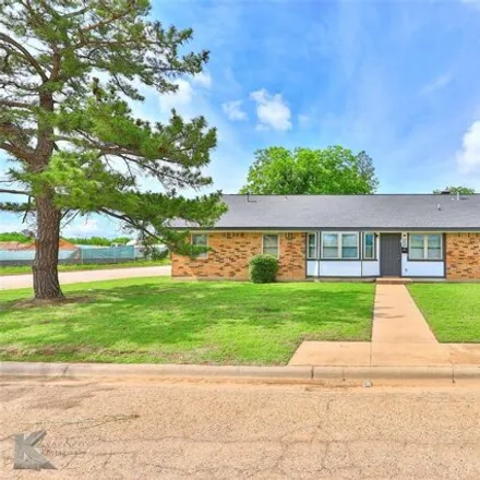 Image 1 - 2600 Campus Court, Abilene, TX 79601, USA - House for sale