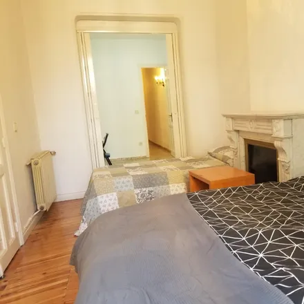 Rent this 5 bed room on Madrid in Calle de la Torrecilla del Leal, 7