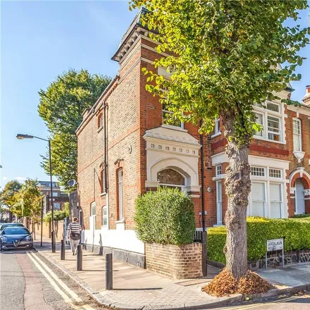 Rent this 2 bed apartment on Kelross Road in London, N5 2QH