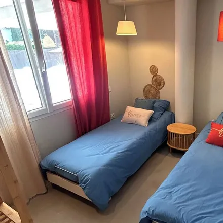 Rent this 2 bed house on Hyères in Place de l'Europe, 83400 Hyères