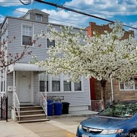 Buy this 5 bed house on 2868 Roebling Avenue in New York, NY 10461