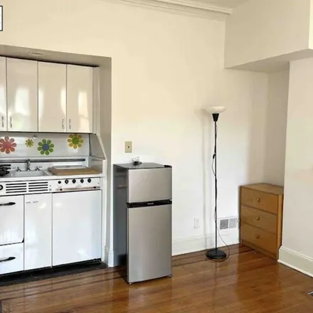 Rent this studio townhouse on 136 Willow St Unit 2R in Brooklyn, New York