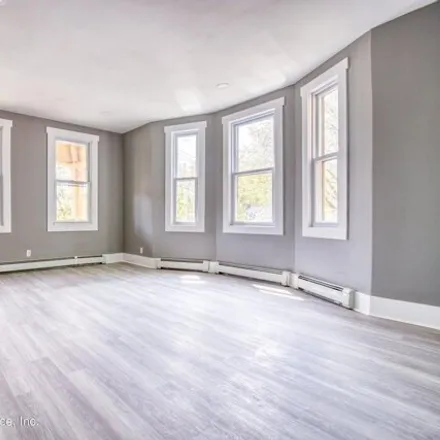 Image 6 - 19 1st Street, New York, NY 10306, USA - House for sale