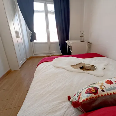 Rent this 8 bed room on Madrid in Calle de Bailén, 39