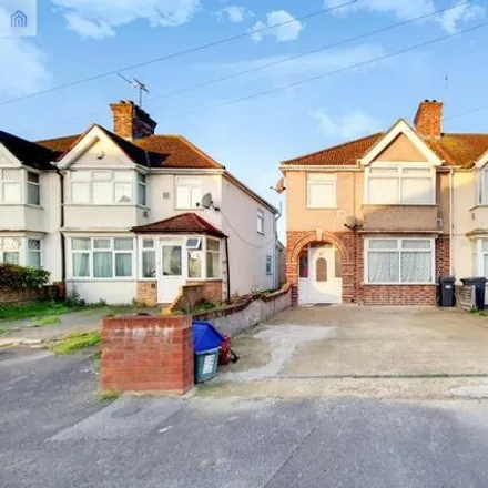 Buy this 3 bed duplex on Clevedon Gardens in London, TW5 9TS