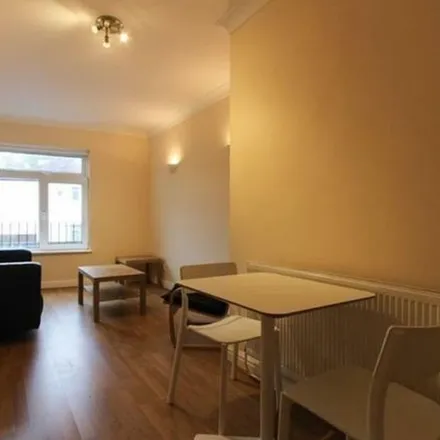 Rent this 1 bed apartment on Roath Court Place in Cardiff, CF24 3NW