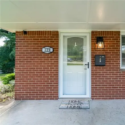 Image 3 - 227 Lansdowne Drive, Penn Hills, PA 15147, USA - House for sale