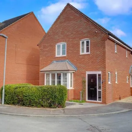 Buy this 4 bed house on 36 Robins Corner in Evesham, WR11 4RJ