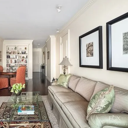 Image 2 - 530 East 76th Street, New York, NY 10021, USA - Condo for sale