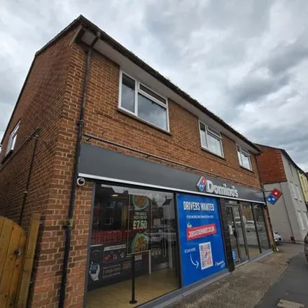 Rent this 3 bed apartment on Domino's in 135 Ock Street, Abingdon