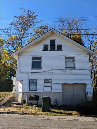 Buy this 2 bed house on 229 South Webb Avenue in Alliance, OH 44601