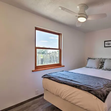 Rent this studio apartment on El Prado in NM, 87571