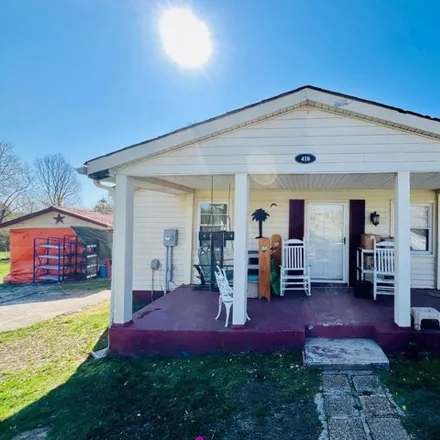 Buy this 2 bed house on 402 Jones Street in Appomattox, VA 24522