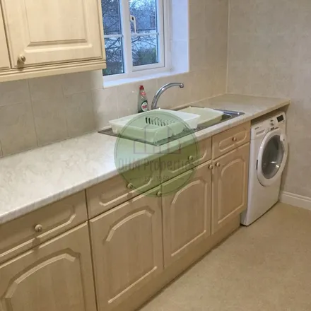 Image 4 - Redesdale Gardens, Leeds, LS16 6AY, United Kingdom - Apartment for rent